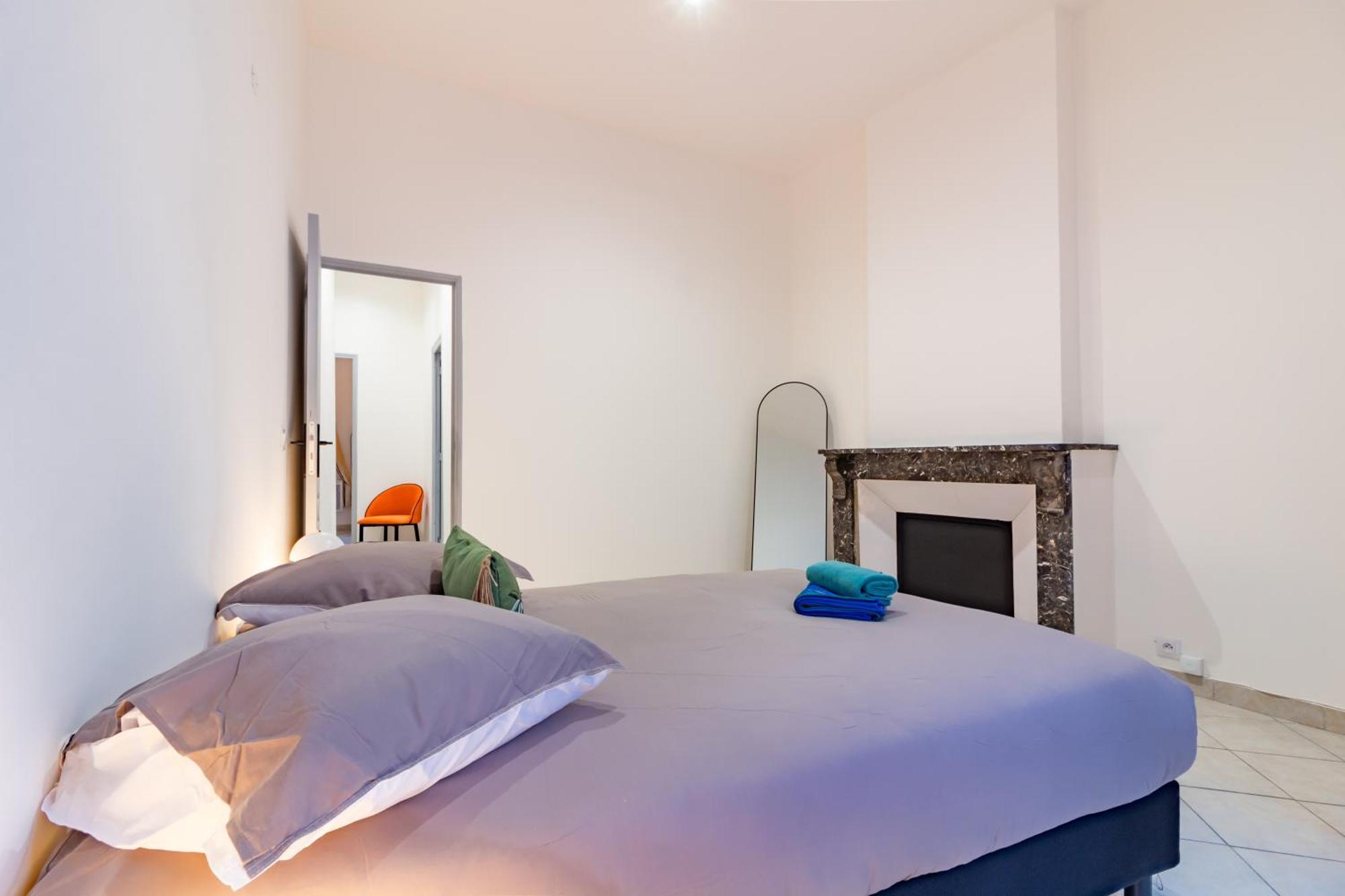 Spacieux Appartement En Plein Coeur De Beziers Bagian luar foto