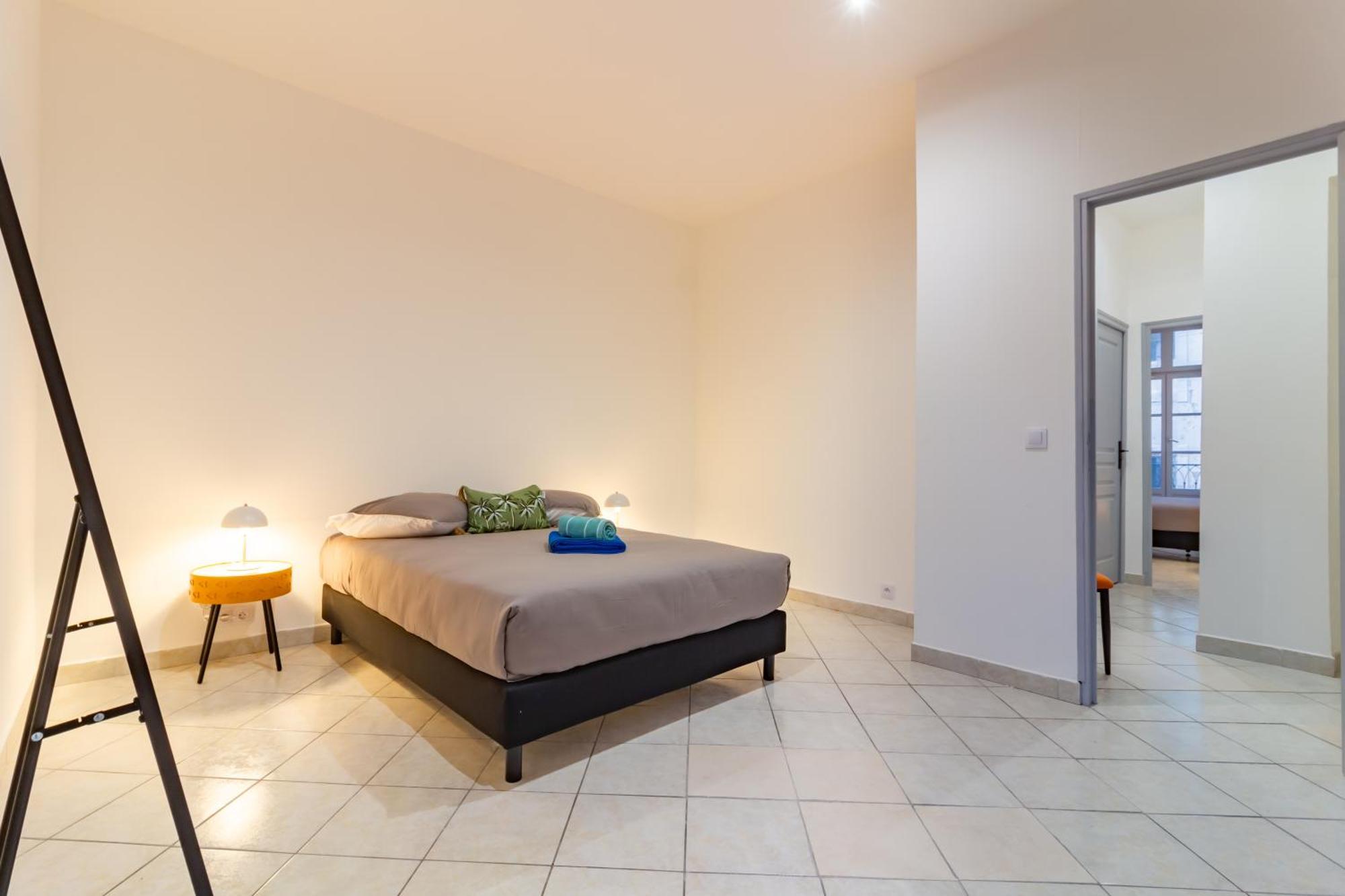 Spacieux Appartement En Plein Coeur De Beziers Bagian luar foto