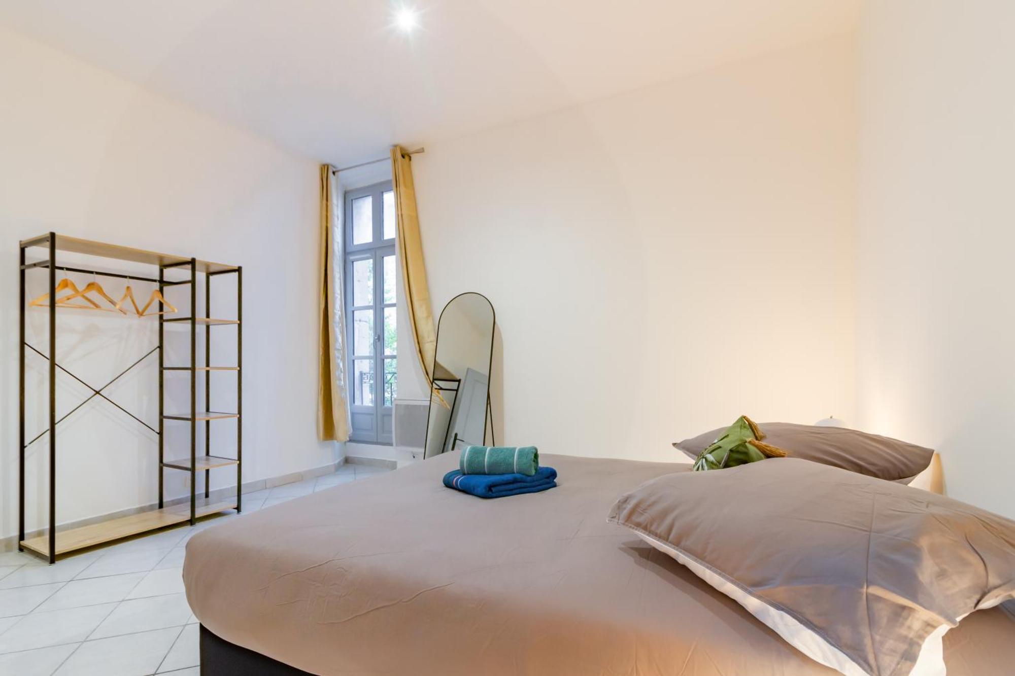Spacieux Appartement En Plein Coeur De Beziers Bagian luar foto
