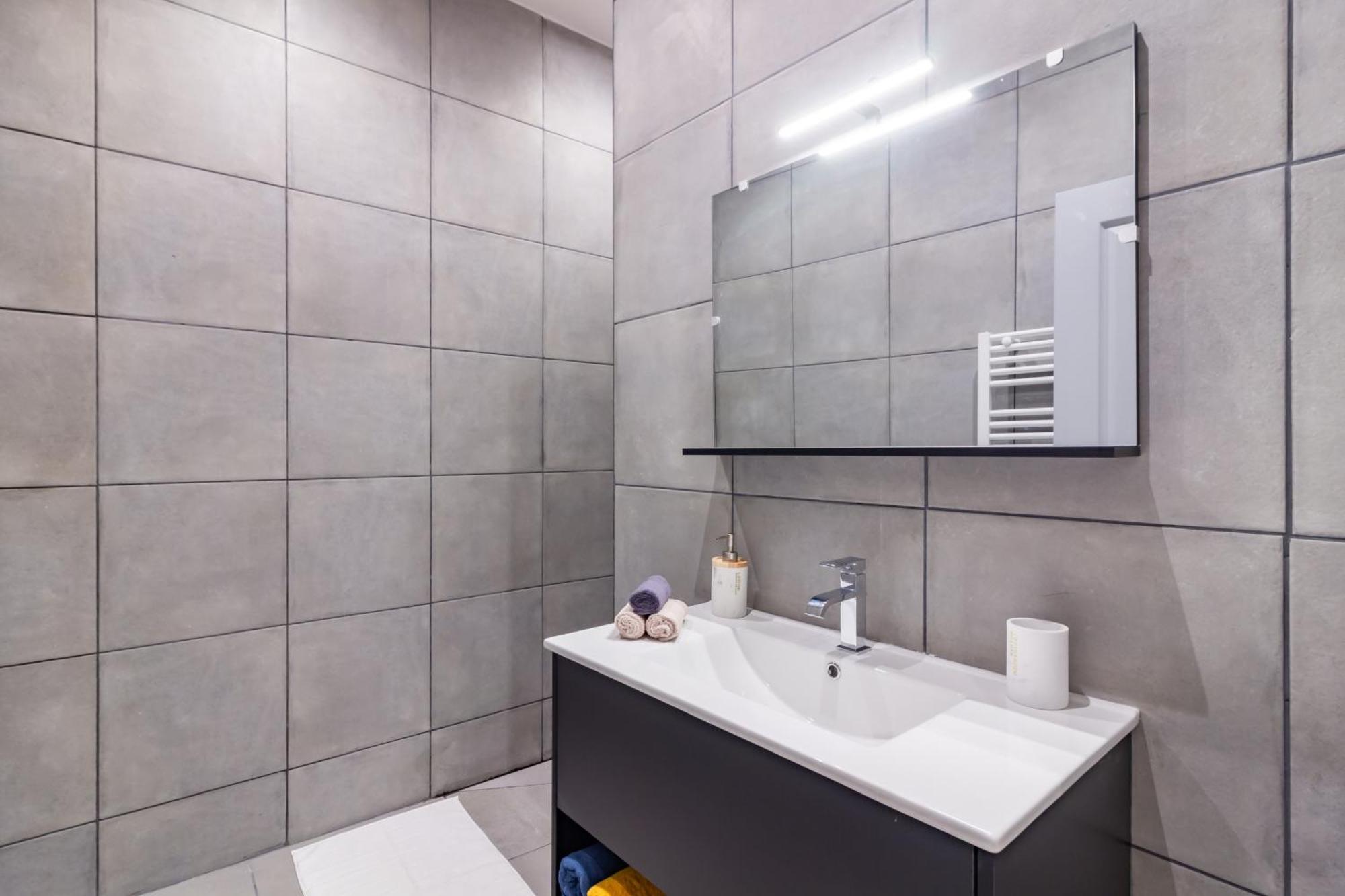 Spacieux Appartement En Plein Coeur De Beziers Bagian luar foto