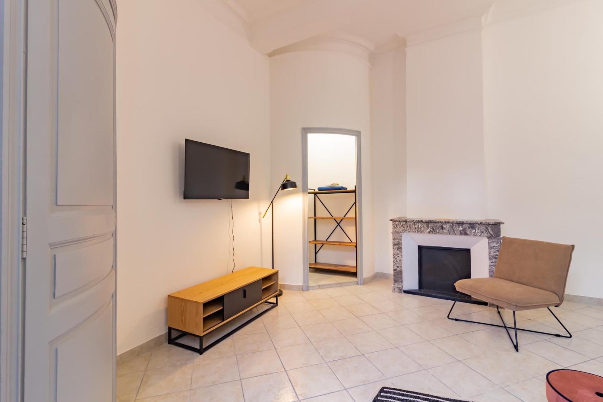 Spacieux Appartement En Plein Coeur De Beziers Bagian luar foto