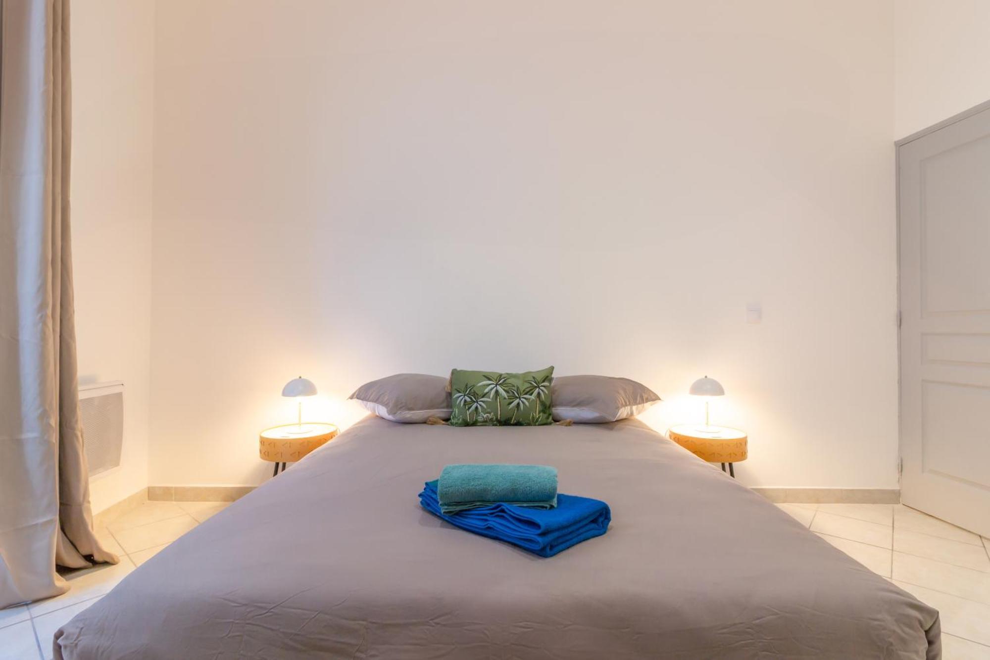 Spacieux Appartement En Plein Coeur De Beziers Bagian luar foto
