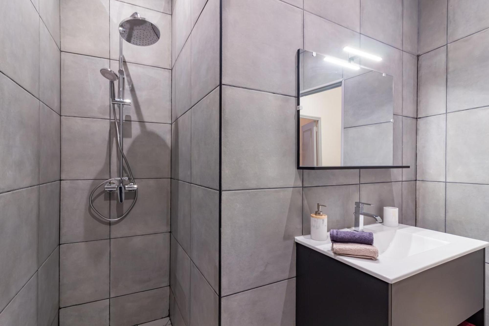 Spacieux Appartement En Plein Coeur De Beziers Bagian luar foto