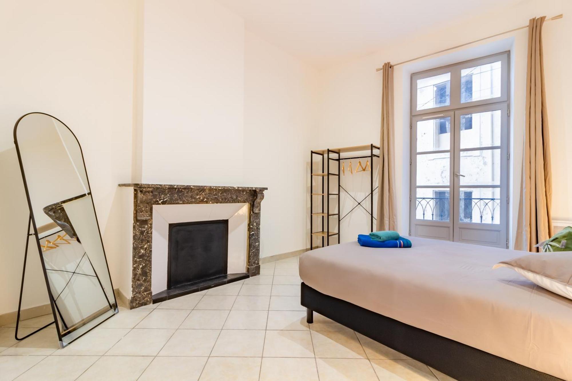 Spacieux Appartement En Plein Coeur De Beziers Bagian luar foto